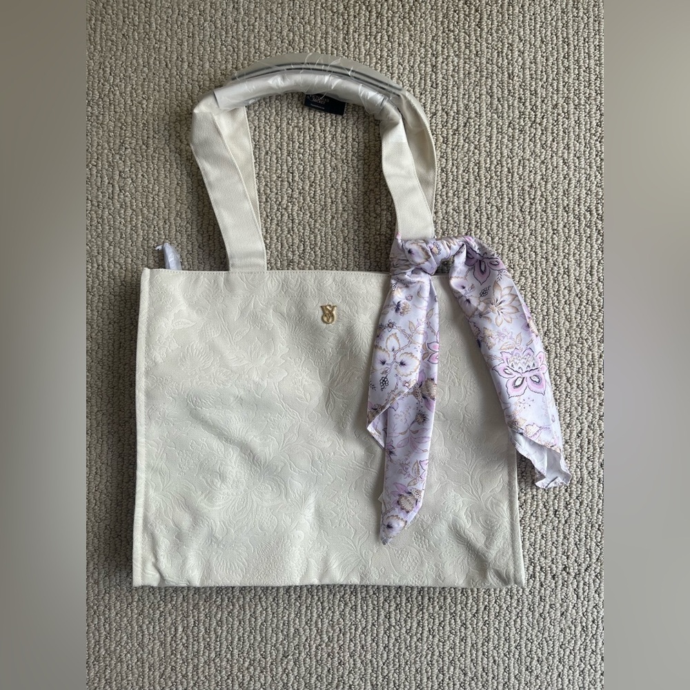 NWT White Floral PatternTote Bag with Silky Scarf